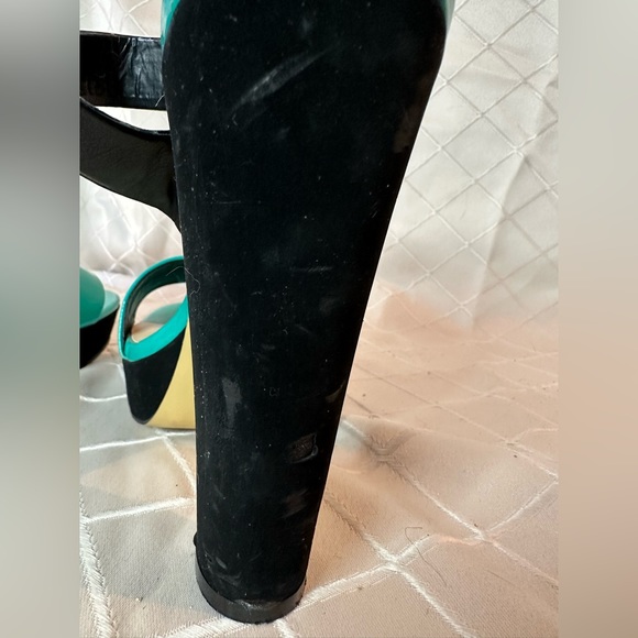 Le Chateau Black/Teal Platform Strappy Sandals, size 8.5 - Picture 11 of 14
